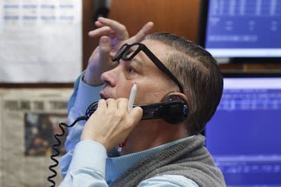 U.S. stocks fall as rising bond yields, oil prices spook investors