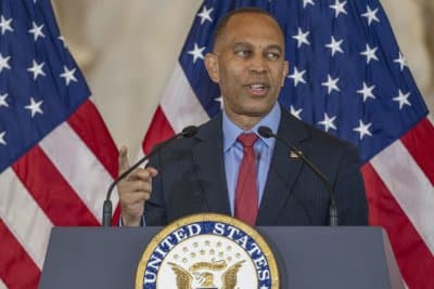 Jeffries vows to hold Trump "cartel" accountable after Kushner meeting