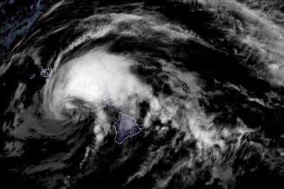 Hurricane Lala brings flooding to Hawaii; one dead