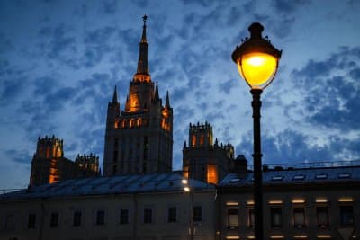 Homemade bomb kills 3, injures 21 in Moscow cafe