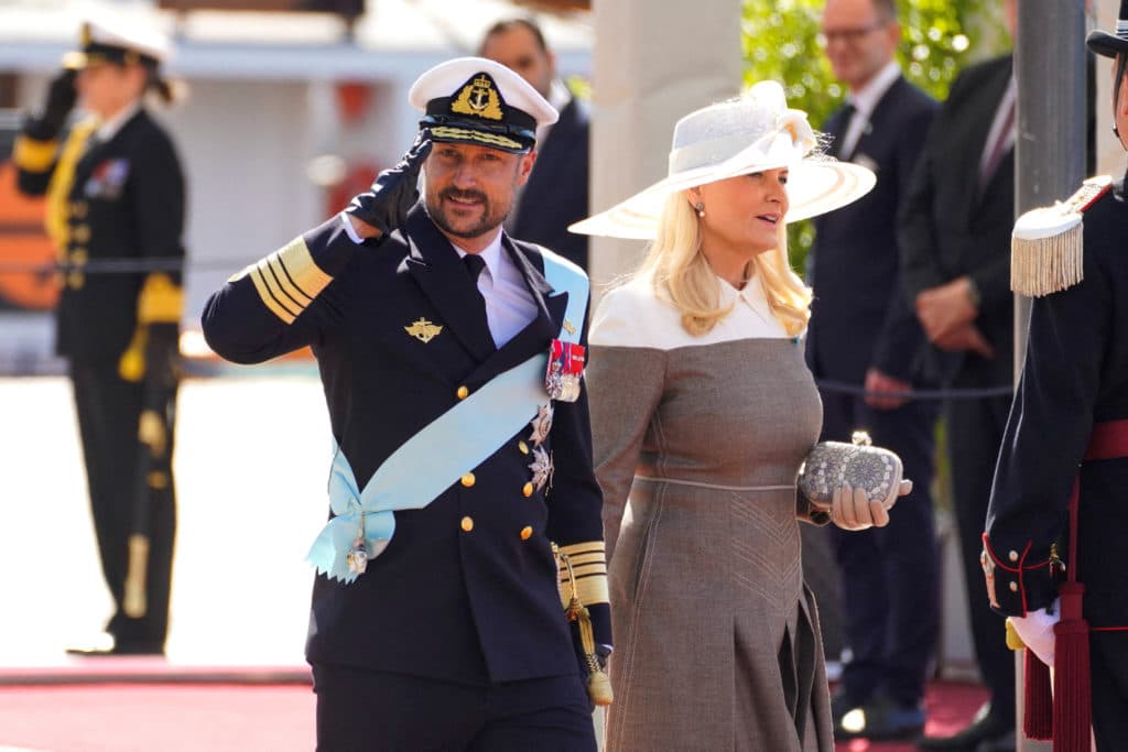 Norway's crown prince becomes King Haakon after father's death