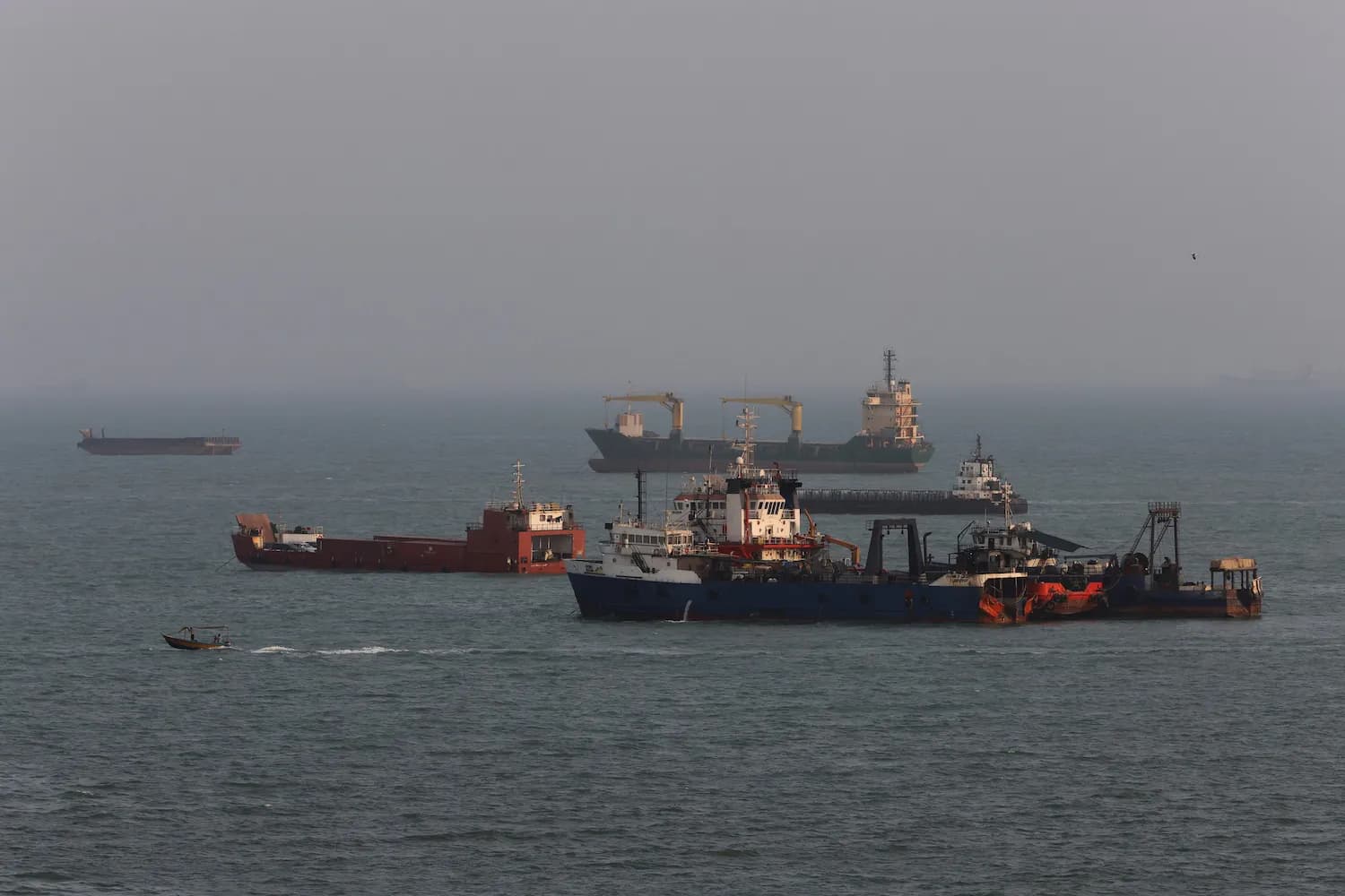 Iran, Oman Agree to Temporary Strait of Hormuz Deal