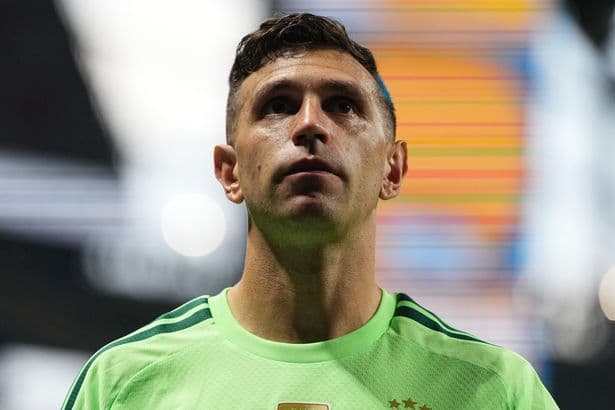 Emi Martinez transfer update as Aston Villa target new goalkeeper