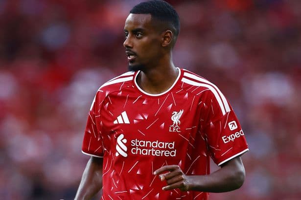 Newcastle fans make Alexander Isak feelings clear as Liverpool striker spotted back on Tyneside
