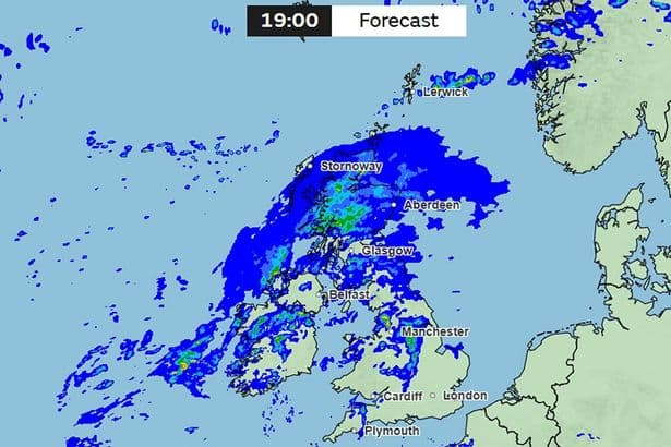 Met Office warning as 29 areas facing heavy rain on Monday - full list