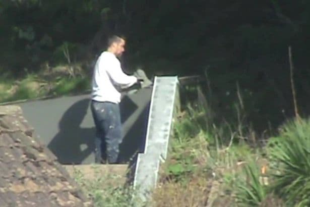 DWP benefit fraudster pictured up scaffolding while 'too weak' to lift phone