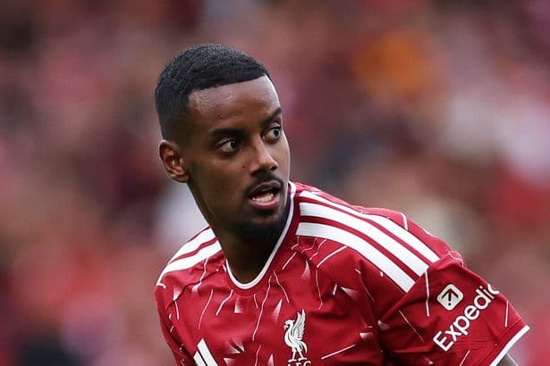 Alexander Isak warned about Newcastle United return as Michael Owen makes Liverpool feelings clear