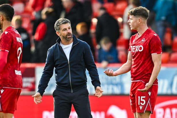 Stephen Robinson explains Kevin Nisbet new Aberdeen captain pick as he calls on squad leaders to back frontman up