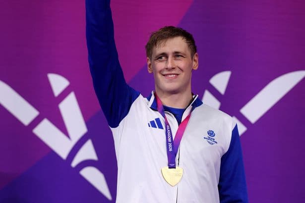 Stephen Clegg wins gold for Scotland in freestyle swimming