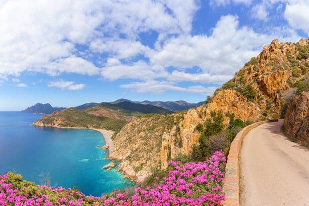 Masked gunmen tell British tourists to 'stay at home' in chilling threat