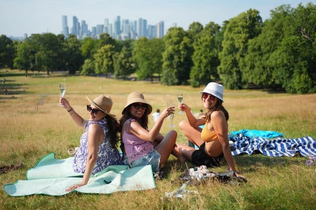 UK weather maps show 100km heat surge - up to 22C in 6 counties