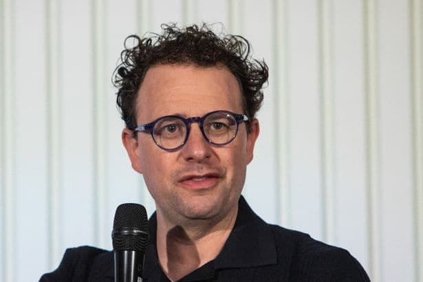 Chatbot Claude 'hacks three companies' and stages dramatic escape during test
