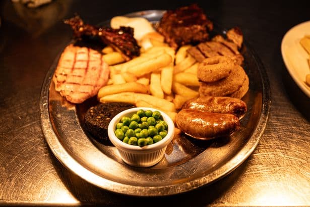 Pub-restaurant chain closing down shares heartfelt message to customers - open since 1974