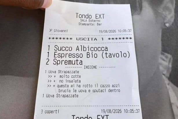 Tourist says 'this is serious' after waiter urges chef to 'spit in her eggs'