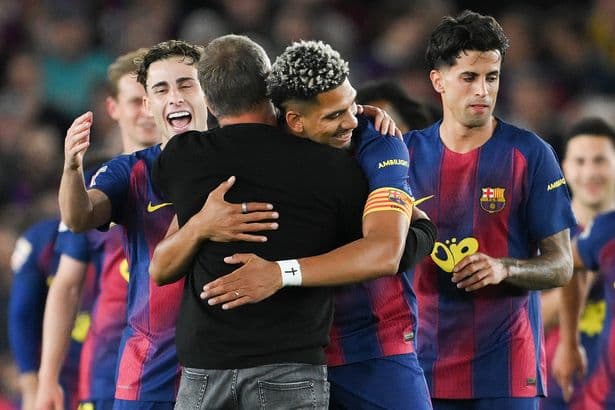 Hansi Flick makes Ronald Araujo admission as Barcelona captain nears Liverpool transfer