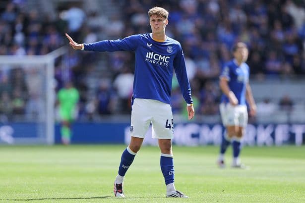 Harrison Armstrong makes Everton future admission as he details David Moyes tactical talks