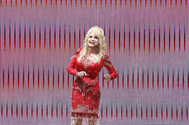 Dolly Parton death: Doctor explains cancer symptoms to be aware of as tributes pour in for music star