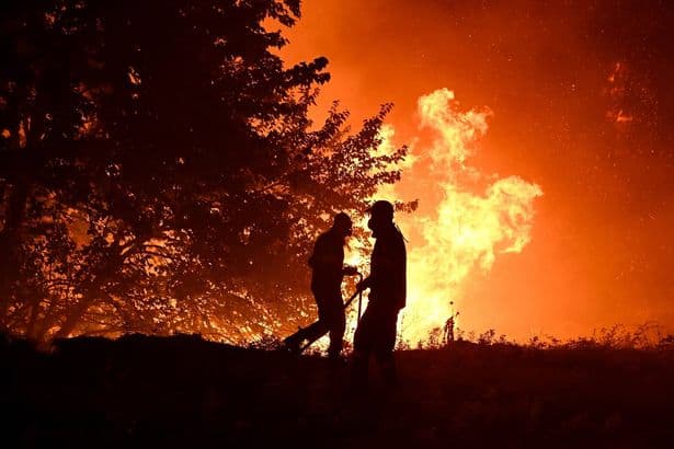 Greece wildfire horror as Brit tourists flee blaze that killed three firefighters
