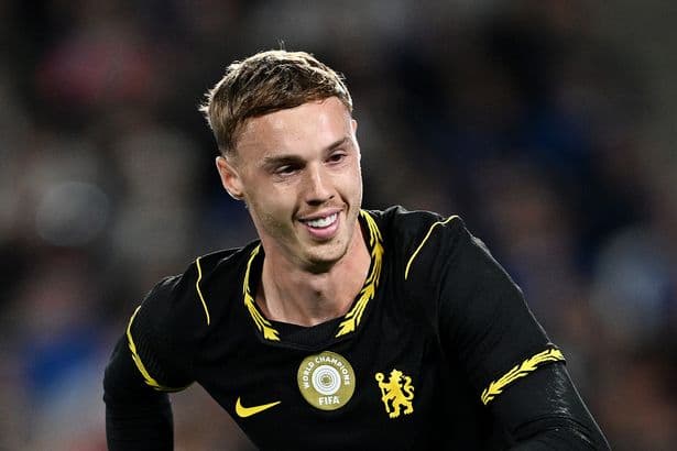 Cole Palmer backed to complete Man United transfer on one condition after Andrey Santos message
