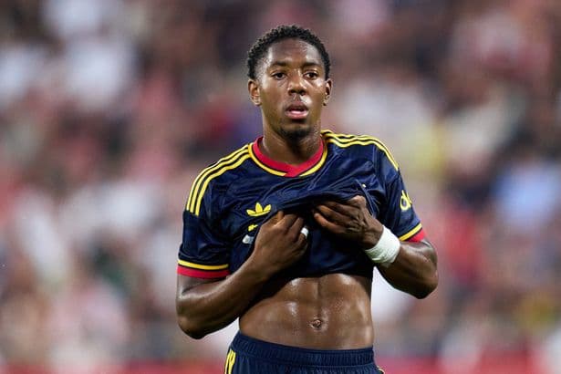 Myles Lewis-Skelly has sent Michael Carrick 12-word message Man United boss can't ignore