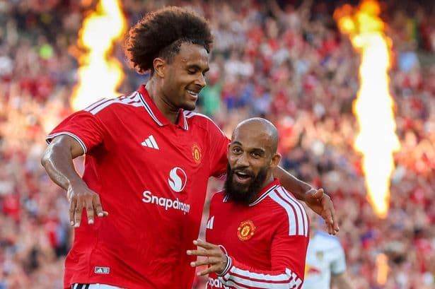 Manchester United vs Leeds LIVE penalty shootout updates after Aaronson and Zirkzee goals
