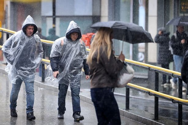 What time are thunderstorms going to hit Greater Manchester as Met Office issues weather warning