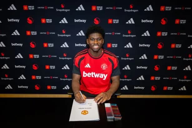 How much Manchester United spent compared to Premier League rivals in the transfer window