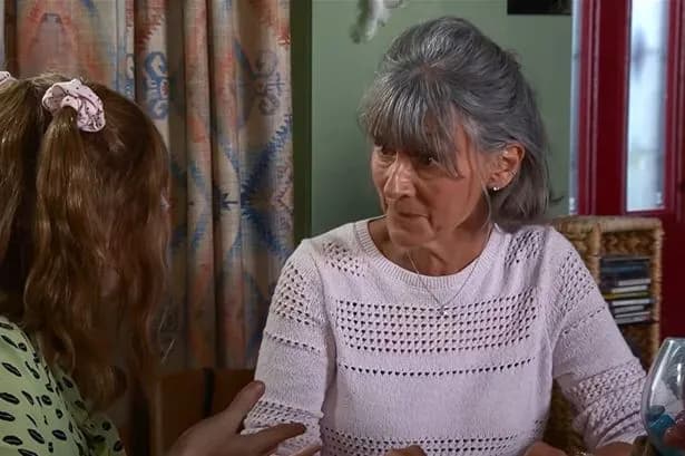 Coronation Street fans distracted as character makes return after 15 months away