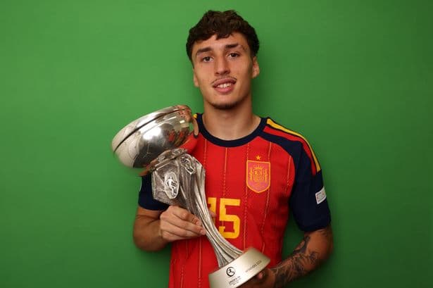 Manchester United have a wildcard left-back alternative to Lewis Hall