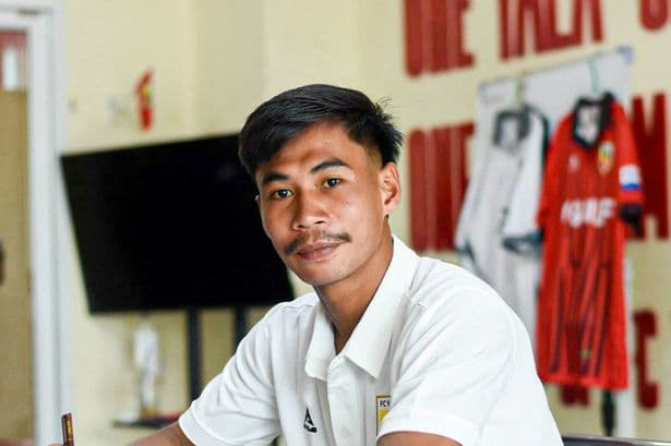 Lightning strike kills Thai footballer during match