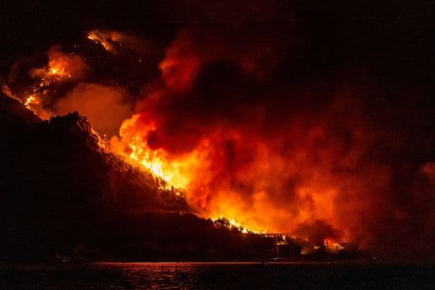 At least one dead as huge Croatia wildfire forces 1,200 locals and tourists to flee