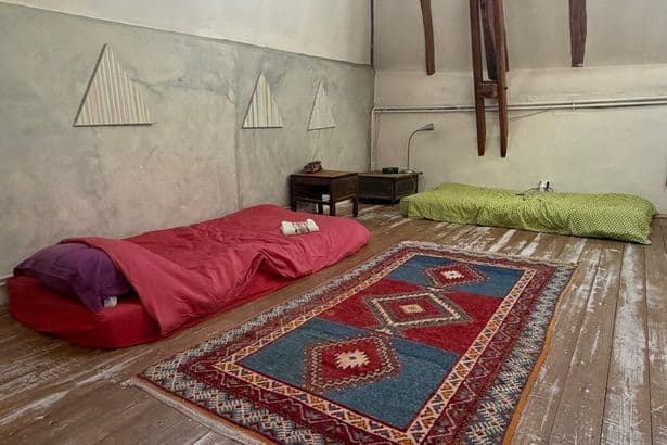 Brits turn up to holiday to find 'hellish horror house with dead rats and green pool'
