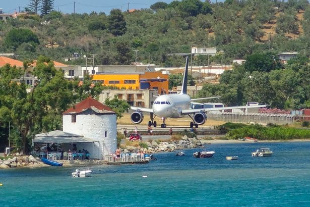 Brits warned as popular Greek holiday photo spot leaves two tourists injured