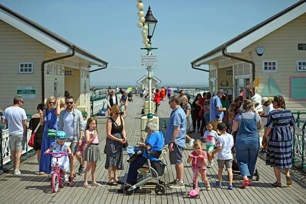 Welsh seaside town with historic pier just 15 minute drive from Cardiff perfect for fossil hunting