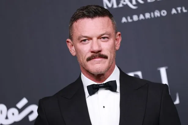 Tim Curry Remembered by Susan Sarandon, Carol Burnett, Rob Schneider, Luke Evans and More: “A Bright Fierce Flame”