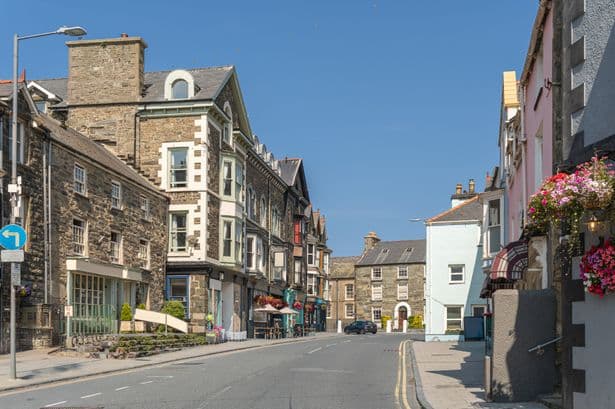 Picture perfect Welsh seaside town with the most independent pubs - not Conwy or Tenby