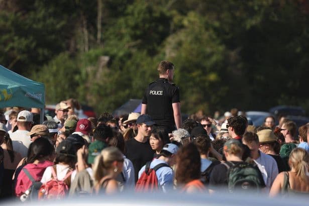 Solar eclipse chaos as police called to 'free glasses' handout amid crowd scramble