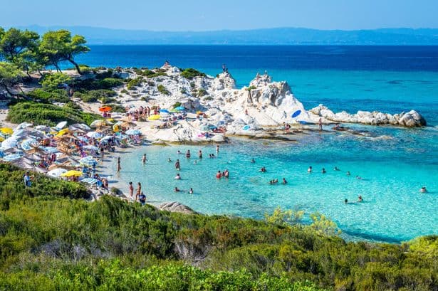 Greece holiday hotspot filled with Brits on fire with evacuations ordered