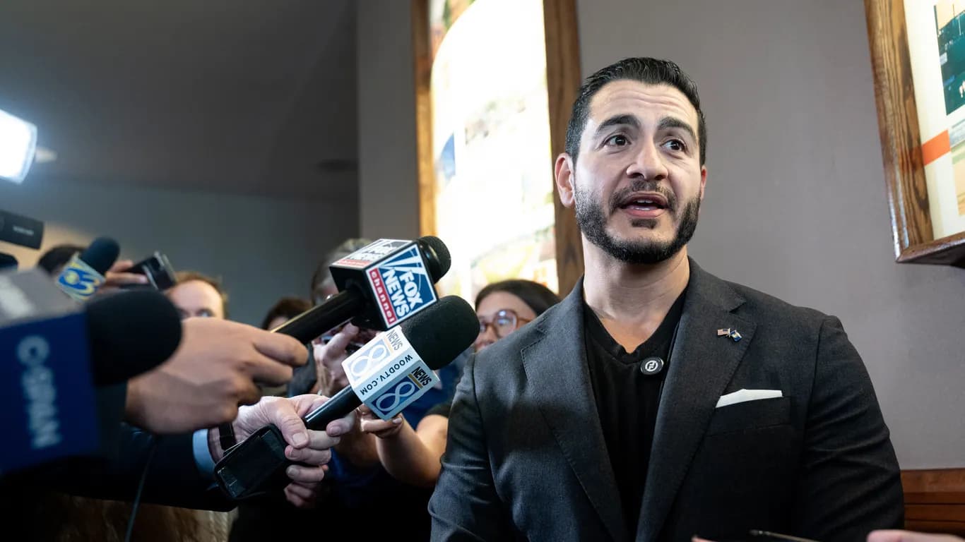 El-Sayed courts Jewish Democrats but won't dump Piker