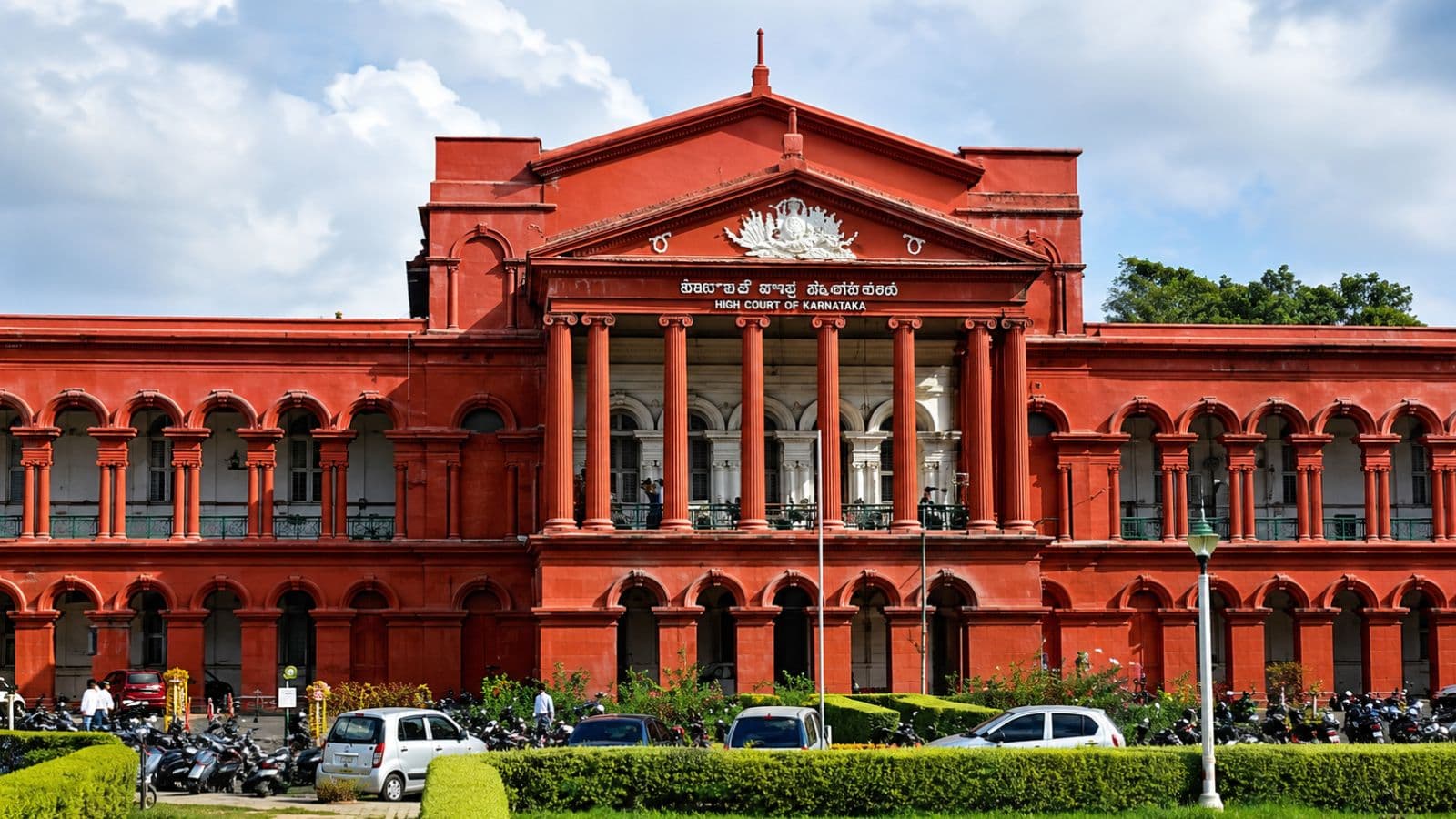 Karnataka HC slams Civil Judge involved in road rage incident, halts probe against 2