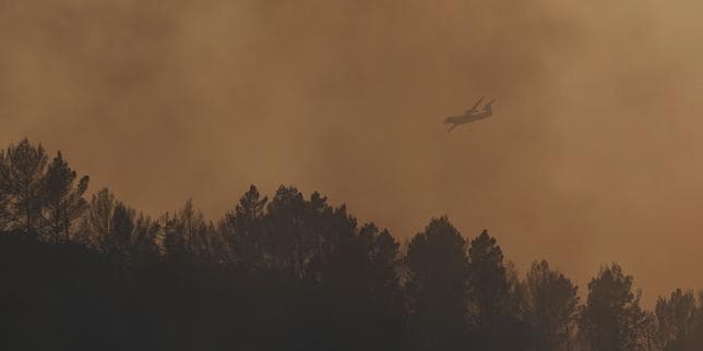 Dozens of firefighters tackle field blaze near Hampshire observatory | ITV News - ITVX