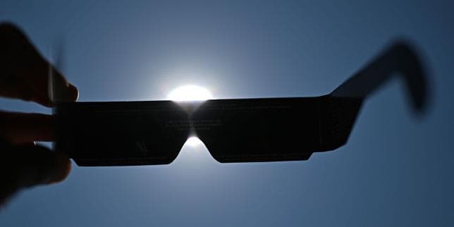 Shortages of solar eclipse viewing glasses expected in France