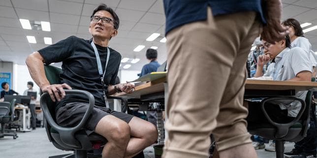 In Japan, 'calf hair harassment' exposes gender-based appearance conflicts between women and men