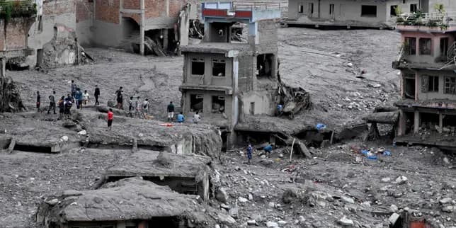 China-Nepal flood toll tops 1,000 as tunnel rescue offers last hope