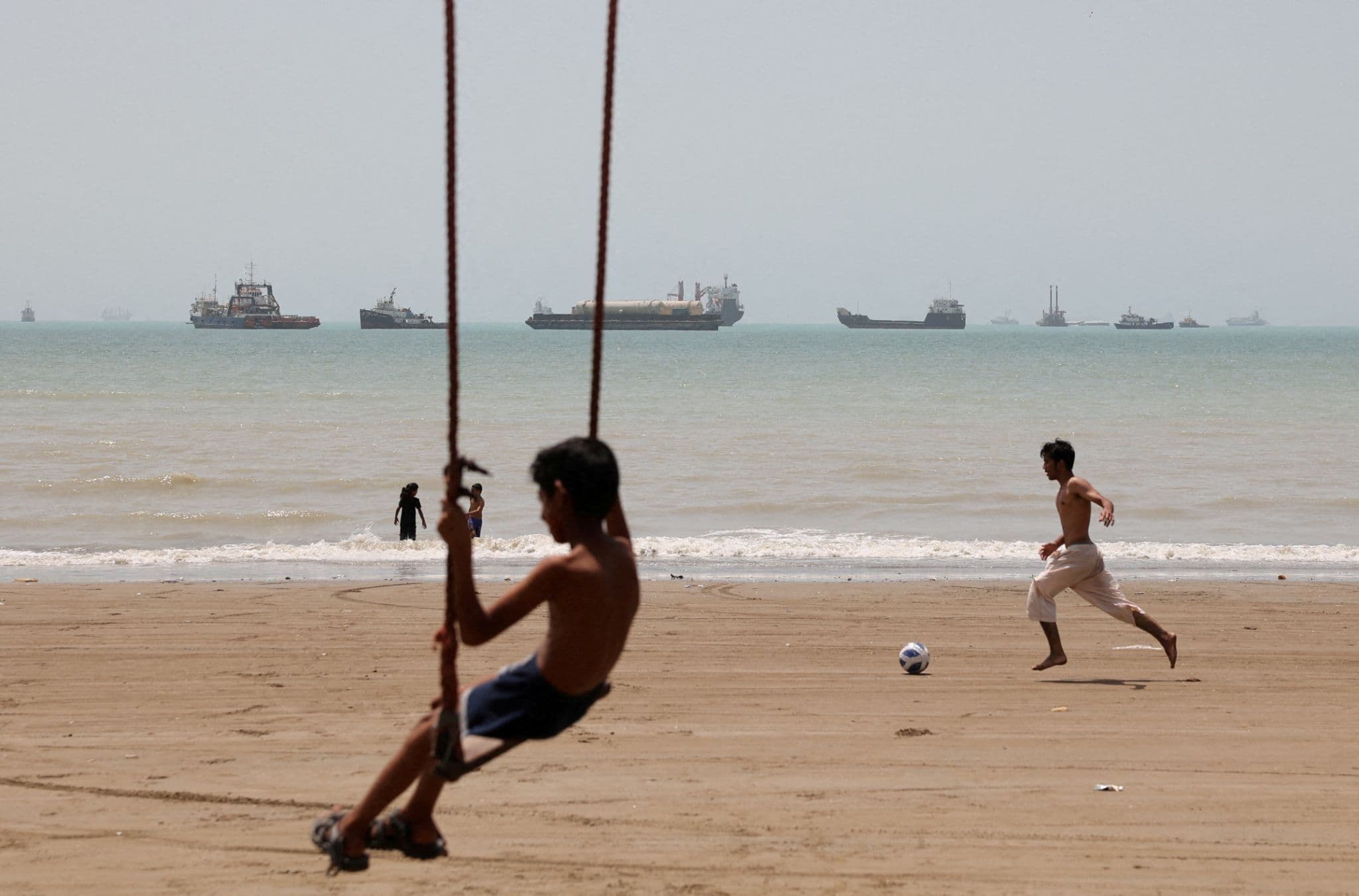 Oman's plan to end Strait of Hormuz impasse faces stiff opposition