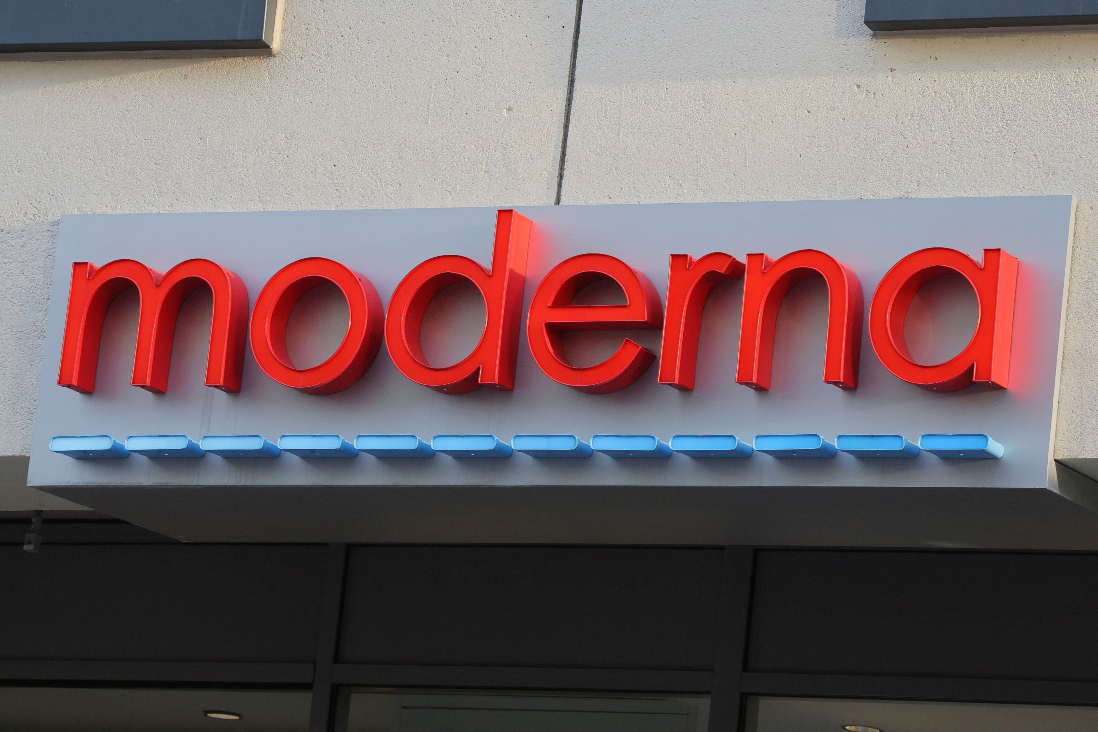 Moderna Stock Soars on Cancer Vaccine Success - WSJ