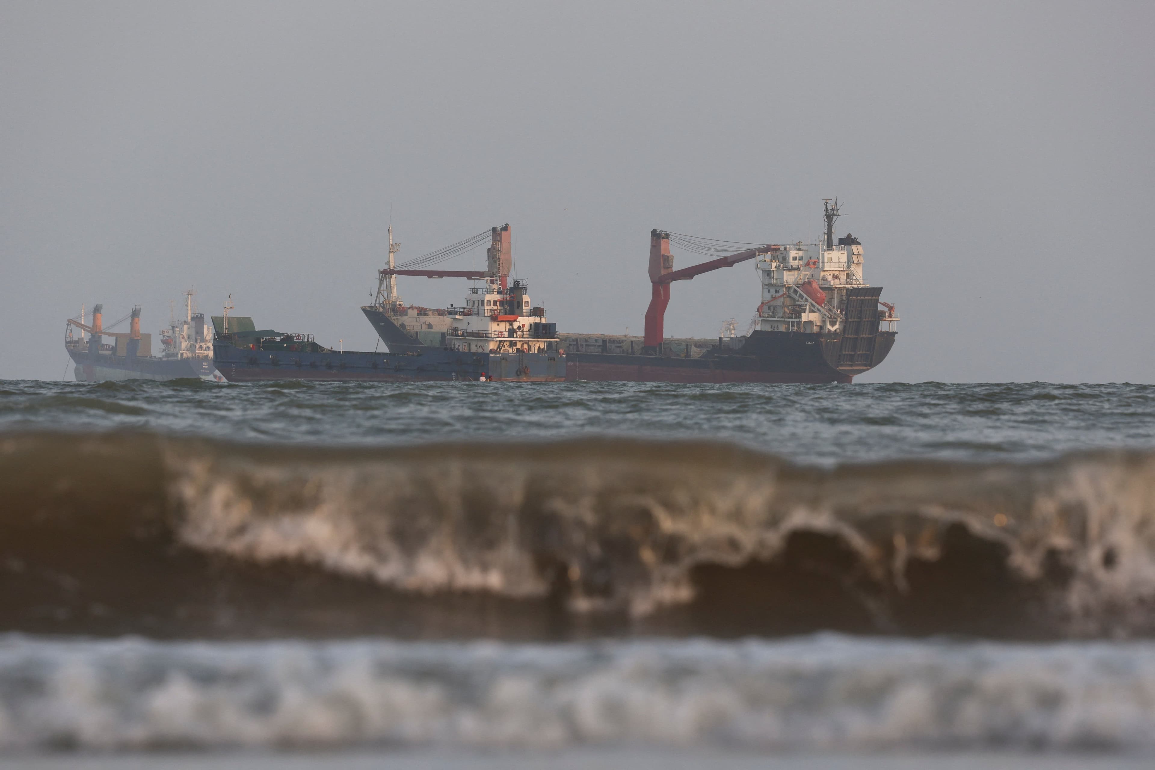 Iran, Oman hammer out Hormuz revenue-sharing deal
