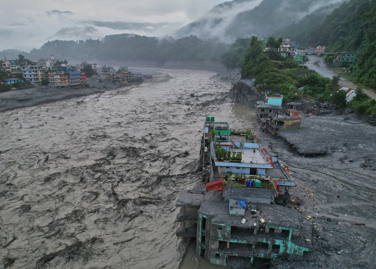 Rescue efforts intensify after Nepal-Tibet flooding as deaths climb past 900