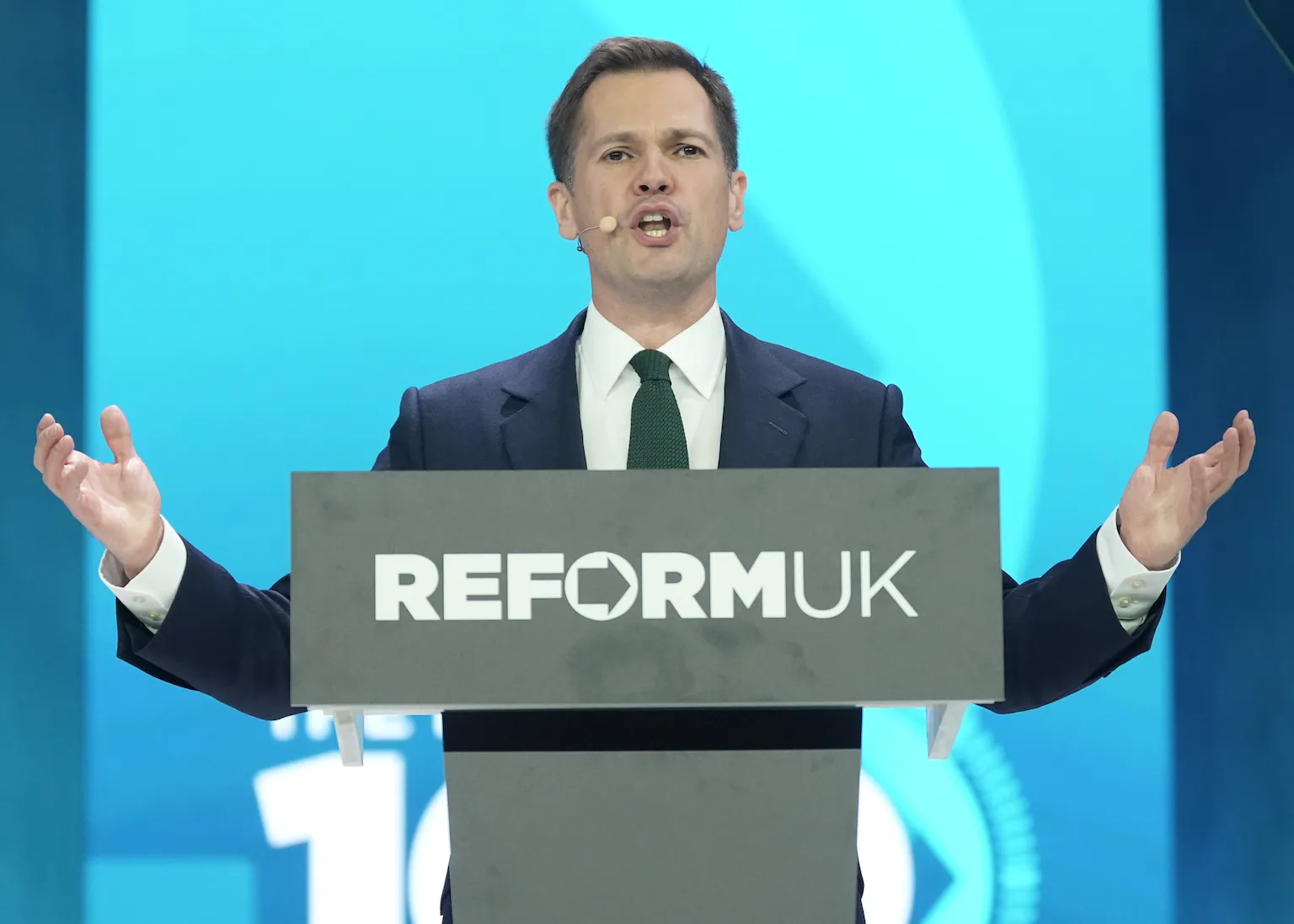 ‘Boohoo’: Jenrick mocks protester after clip of Reform UK audience pulling hair
