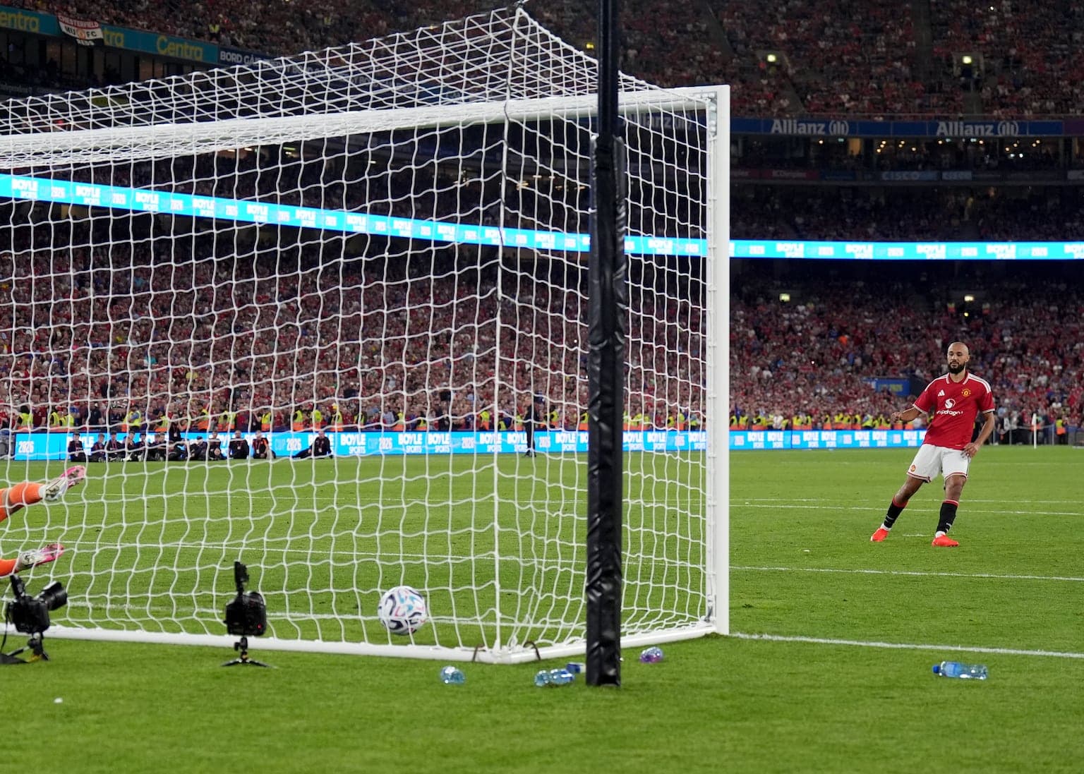 Manchester United defeat Leeds as pre-season friendly ends in penalties